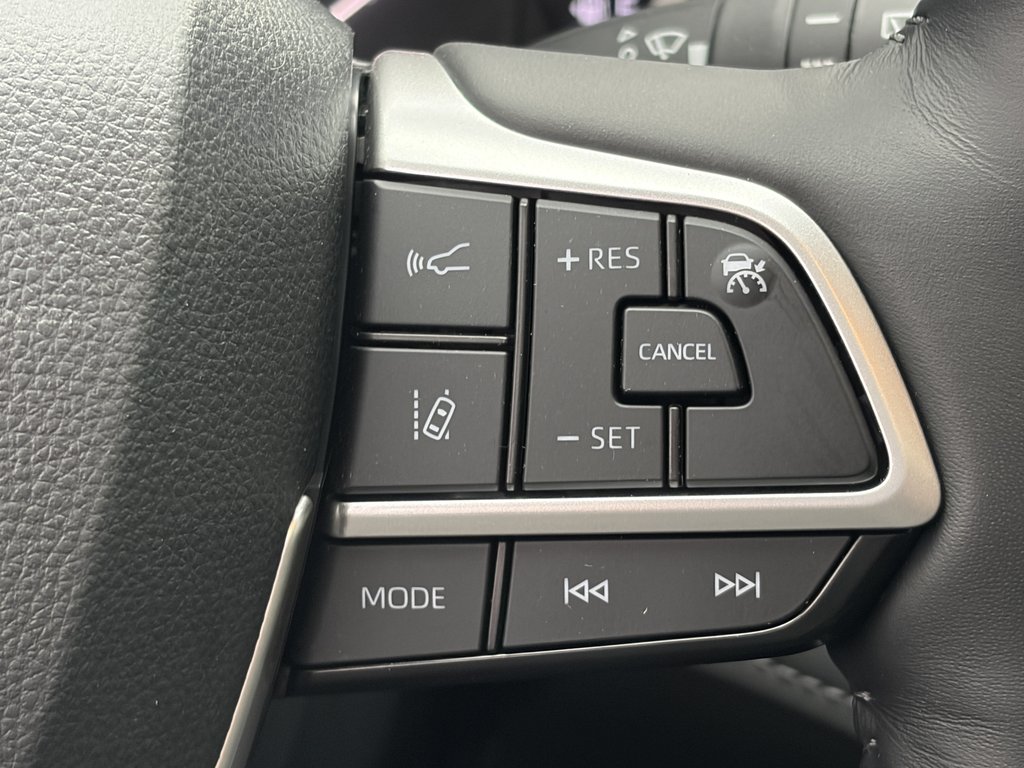 2024 Toyota Highlander XLE in Niagara Falls, Ontario - 18 - w1024h768px