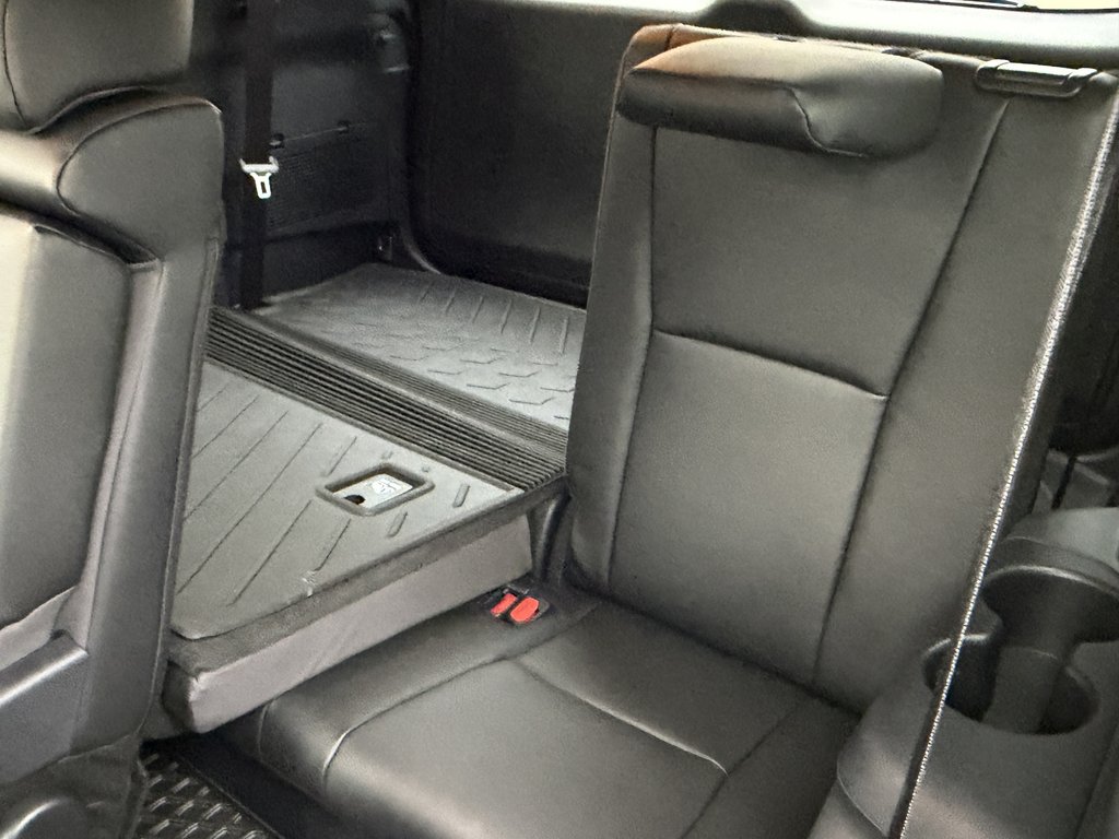 2024 Toyota Highlander XLE in Niagara Falls, Ontario - 14 - w1024h768px