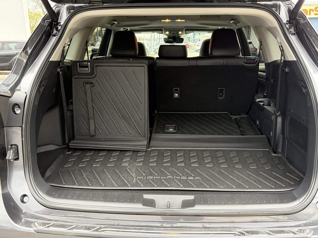 2024 Toyota Highlander XLE in Niagara Falls, Ontario - 8 - w1024h768px