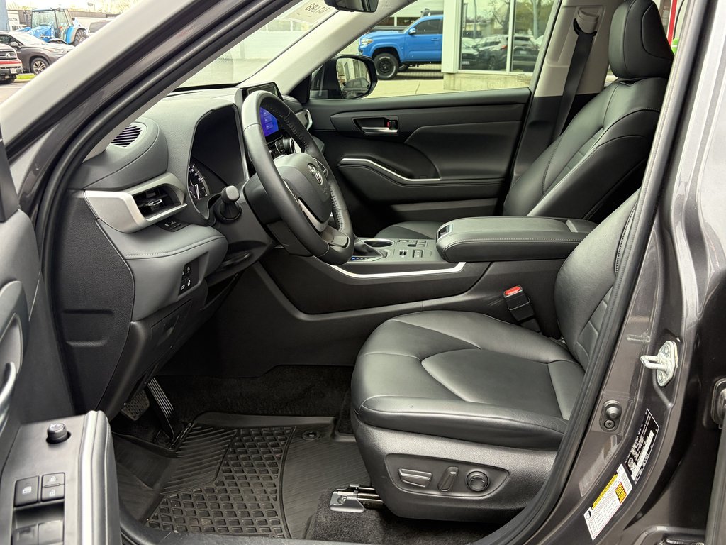 2024 Toyota Highlander XLE in Niagara Falls, Ontario - 12 - w1024h768px