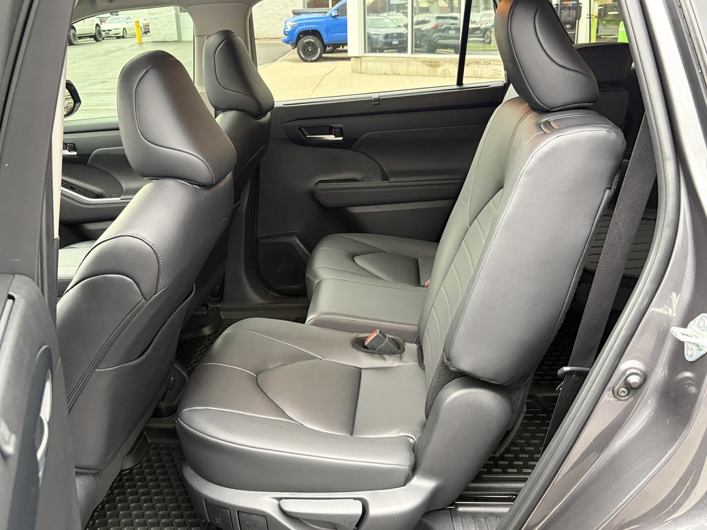 2024 Toyota Highlander XLE in Niagara Falls, Ontario - 13 - w1024h768px