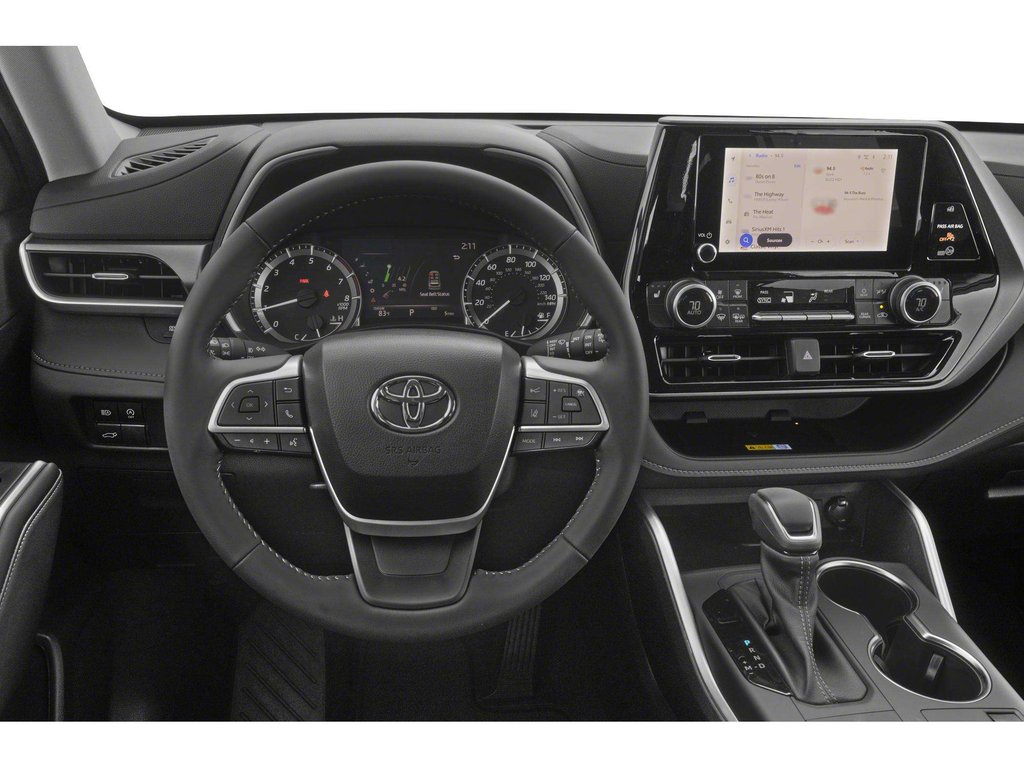 2024 Toyota Highlander XLE in Niagara Falls, Ontario - 4 - w1024h768px