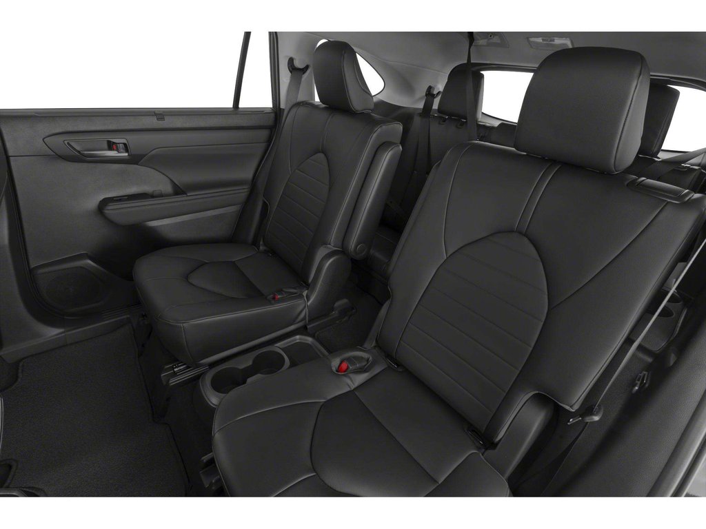 2024 Toyota Highlander XLE in Niagara Falls, Ontario - 8 - w1024h768px