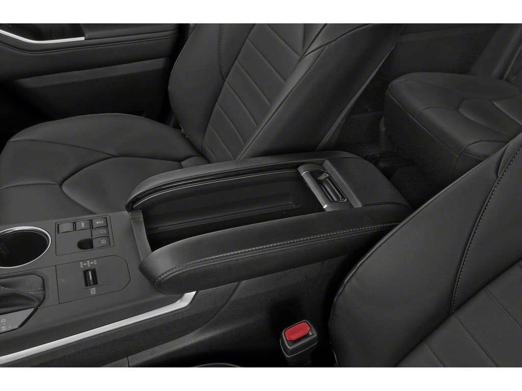 2024 Toyota Highlander XLE in Niagara Falls, Ontario - 9 - w1024h768px