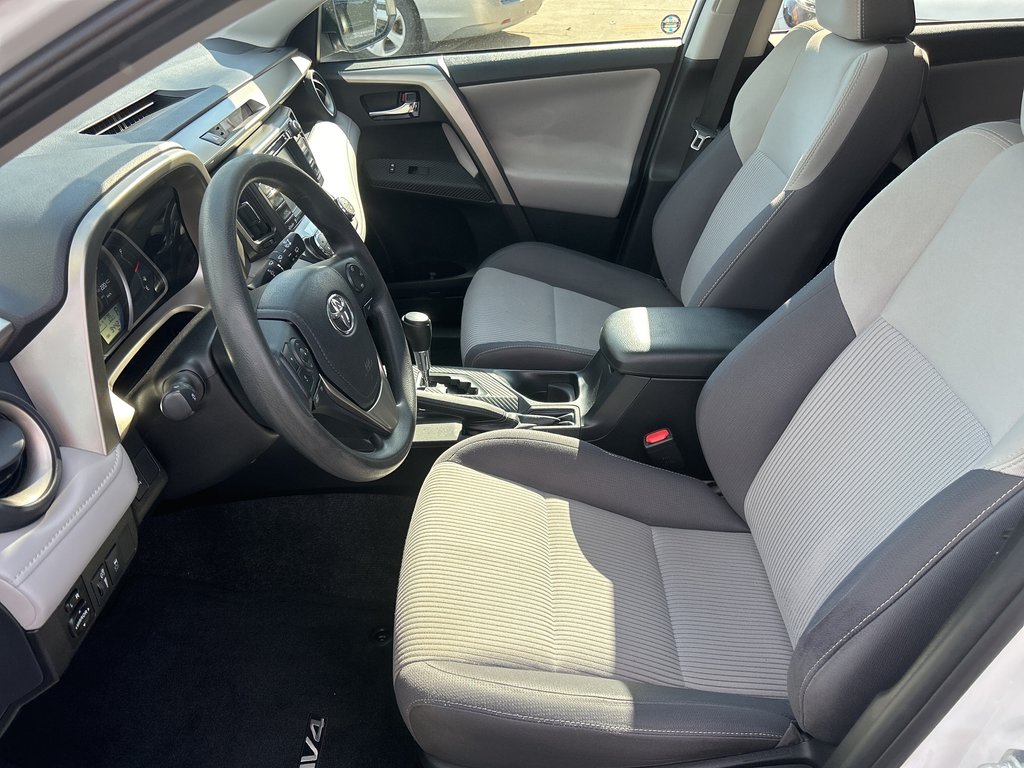 2015  RAV4 XLE in Niagara Falls, Ontario - 11 - w1024h768px