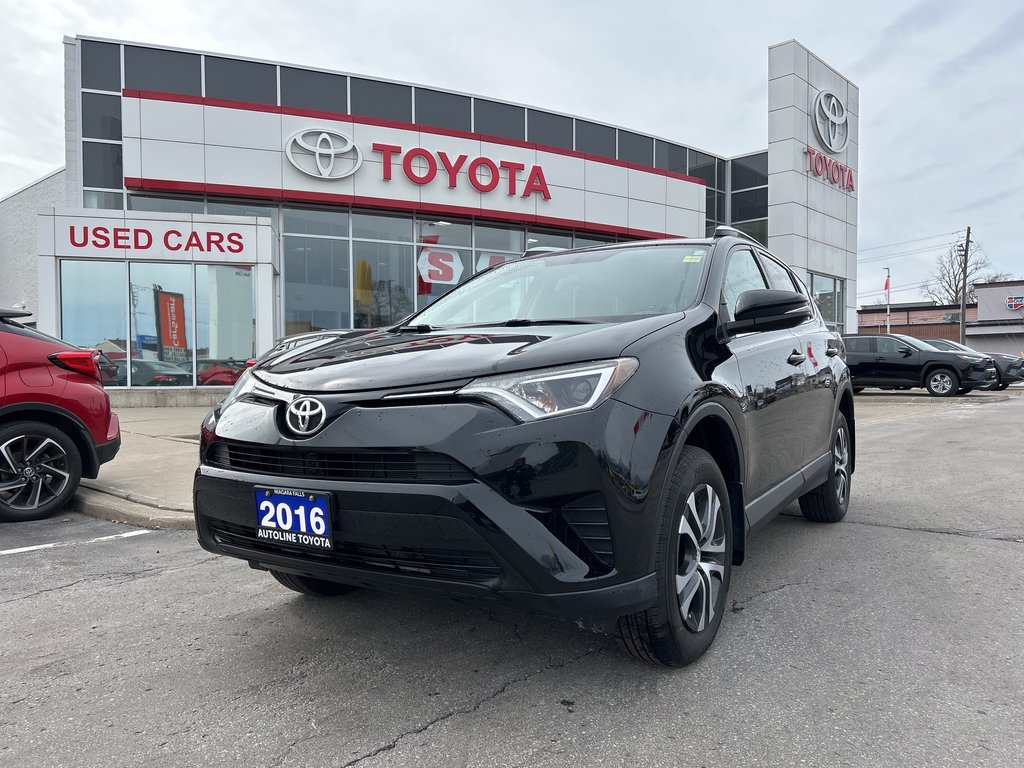 2016 Toyota RAV4 LE in Niagara Falls, Ontario - 1 - w1024h768px