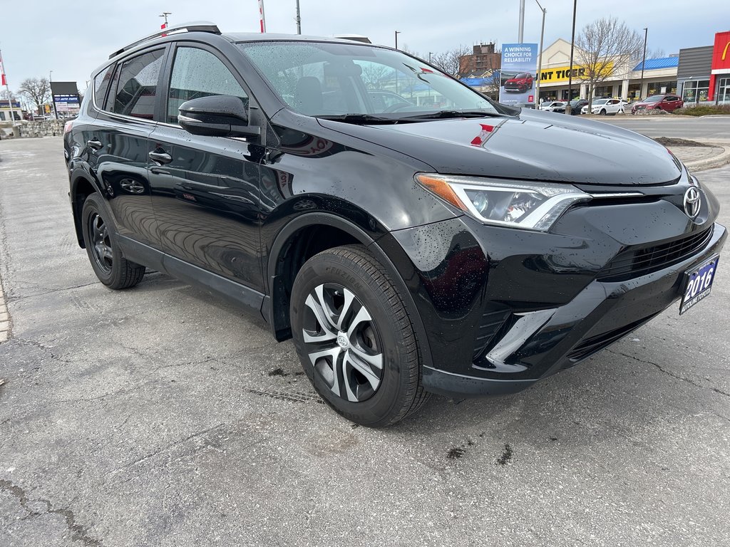 2016 Toyota RAV4 LE in Niagara Falls, Ontario - 7 - w1024h768px