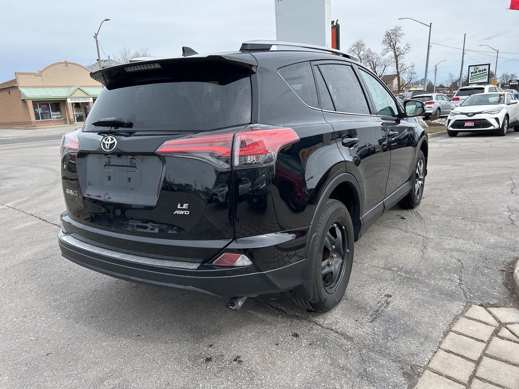 2016 Toyota RAV4 LE in Niagara Falls, Ontario - 5 - w1024h768px