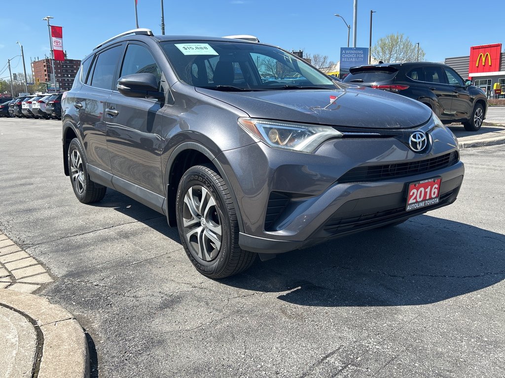 2016 Toyota RAV4 LE in Niagara Falls, Ontario - 7 - w1024h768px