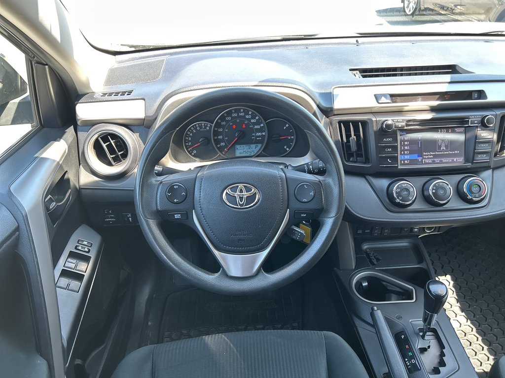 2016 Toyota RAV4 LE in Niagara Falls, Ontario - 13 - w1024h768px