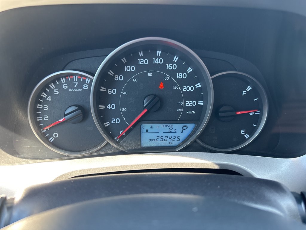 2016 Toyota RAV4 LE in Niagara Falls, Ontario - 14 - w1024h768px
