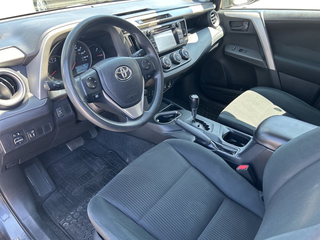 2016 Toyota RAV4 LE in Niagara Falls, Ontario - 10 - w1024h768px