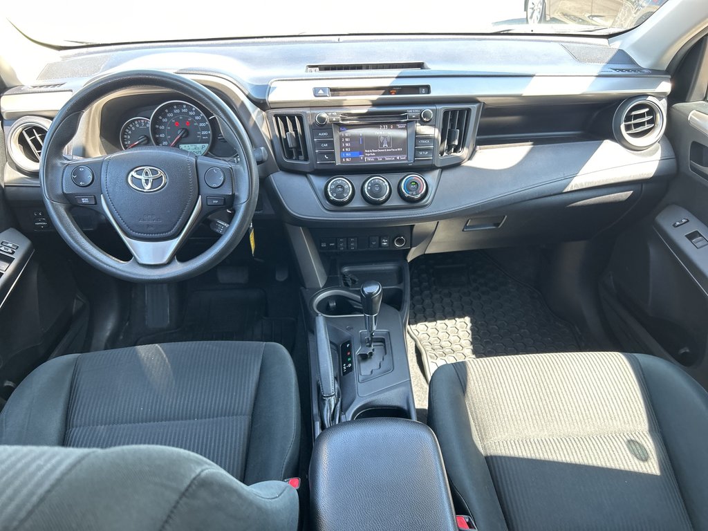 2016 Toyota RAV4 LE in Niagara Falls, Ontario - 15 - w1024h768px