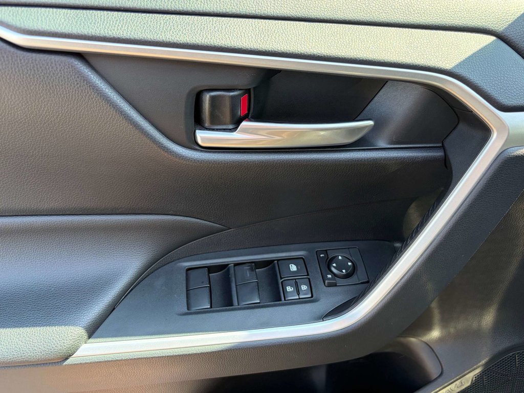 2019 Toyota RAV4 XLE in Niagara Falls, Ontario - 12 - w1024h768px