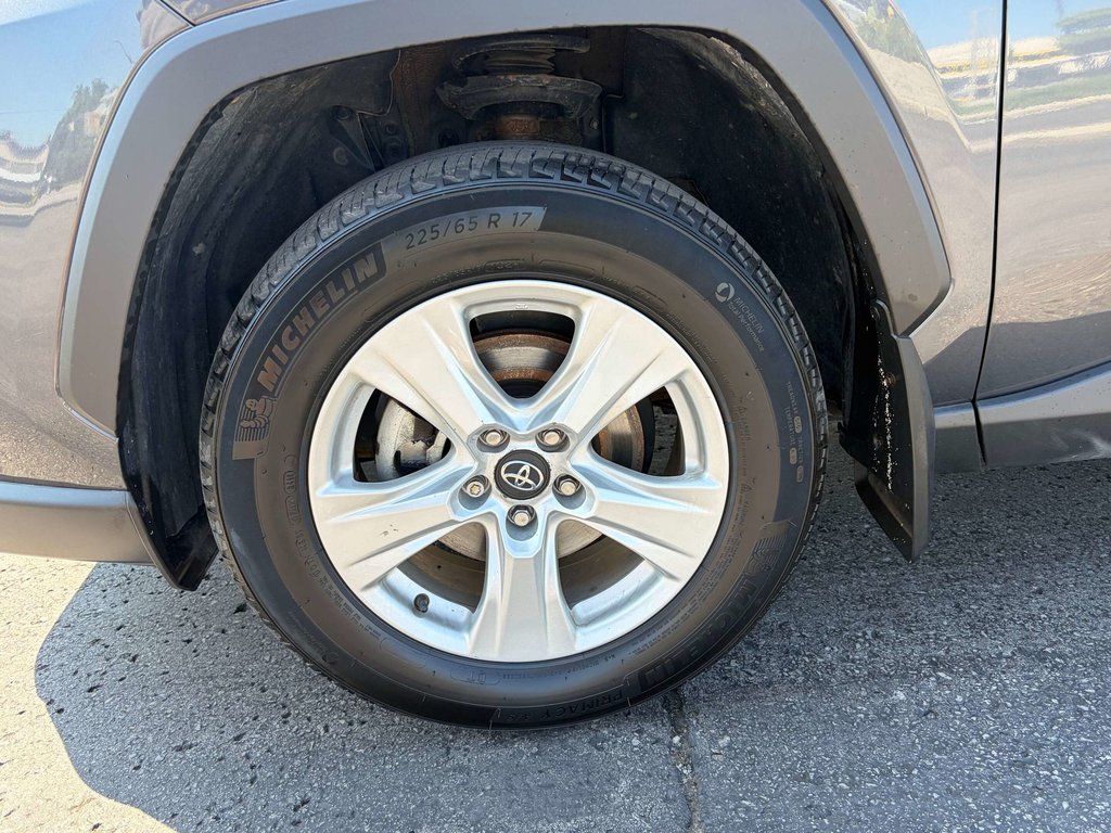 2019 Toyota RAV4 XLE in Niagara Falls, Ontario - 22 - w1024h768px