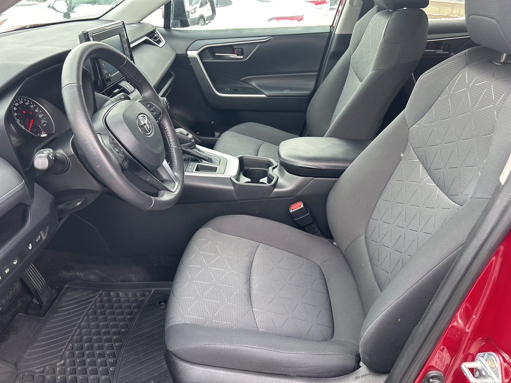 2020 Toyota RAV4 XLE FWD in Niagara Falls, Ontario - 11 - w1024h768px