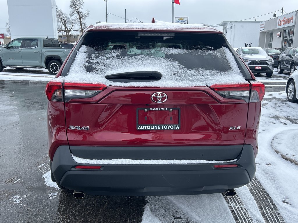 2020 Toyota RAV4 XLE FWD in Niagara Falls, Ontario - 4 - w1024h768px