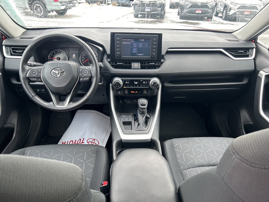 2020 Toyota RAV4 XLE FWD in Niagara Falls, Ontario - 15 - w1024h768px