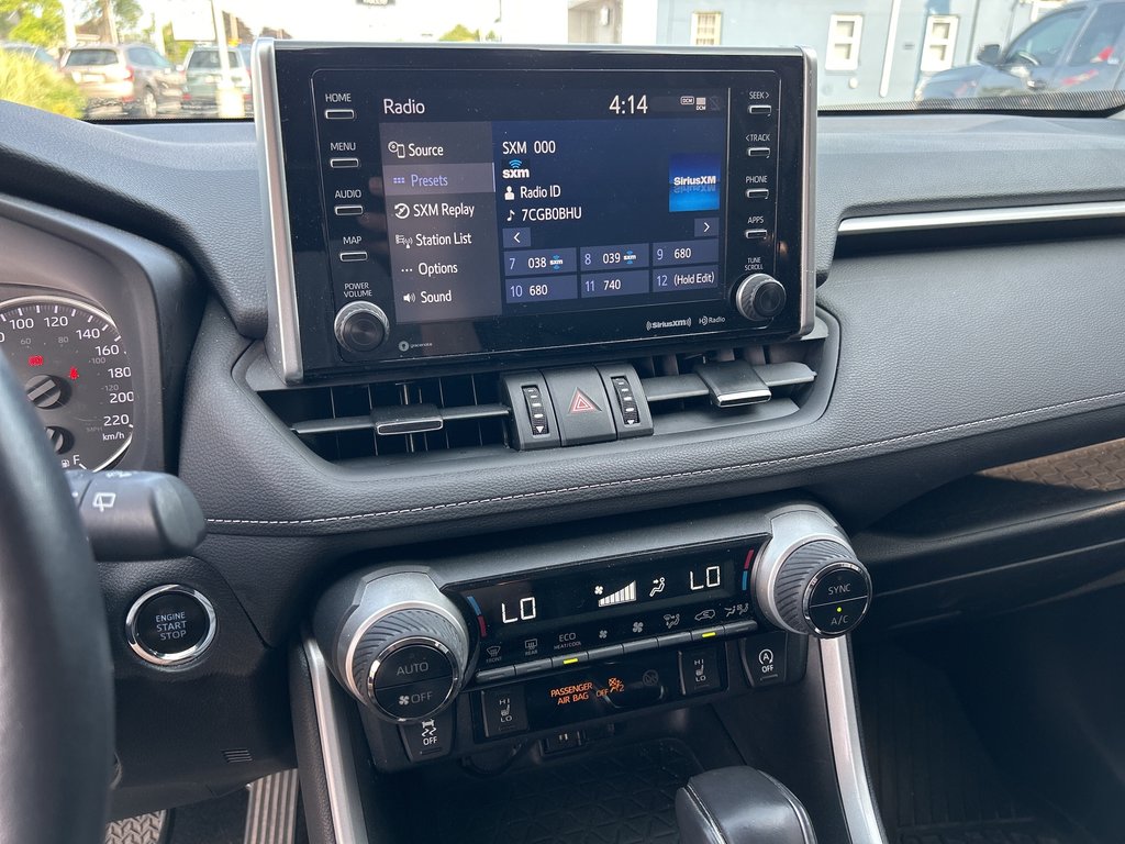 2021  RAV4 XLE in Niagara Falls, Ontario - 13 - w1024h768px