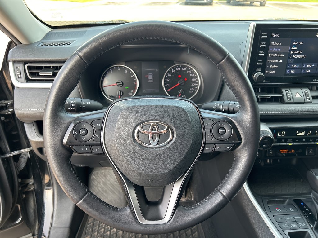 2021  RAV4 XLE in Niagara Falls, Ontario - 12 - w1024h768px