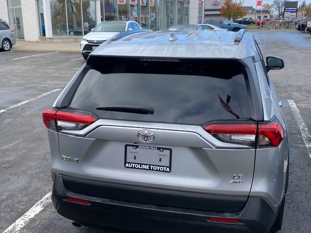 2021 Toyota RAV4 LE in Niagara Falls, Ontario - 3 - w1024h768px