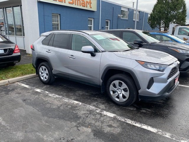 2021 Toyota RAV4 LE in Niagara Falls, Ontario - 2 - w1024h768px