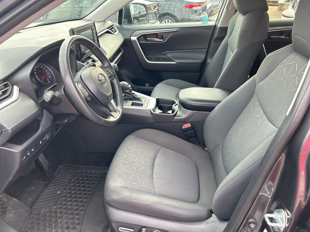 2021  RAV4 XLE in Niagara Falls, Ontario - 11 - w1024h768px