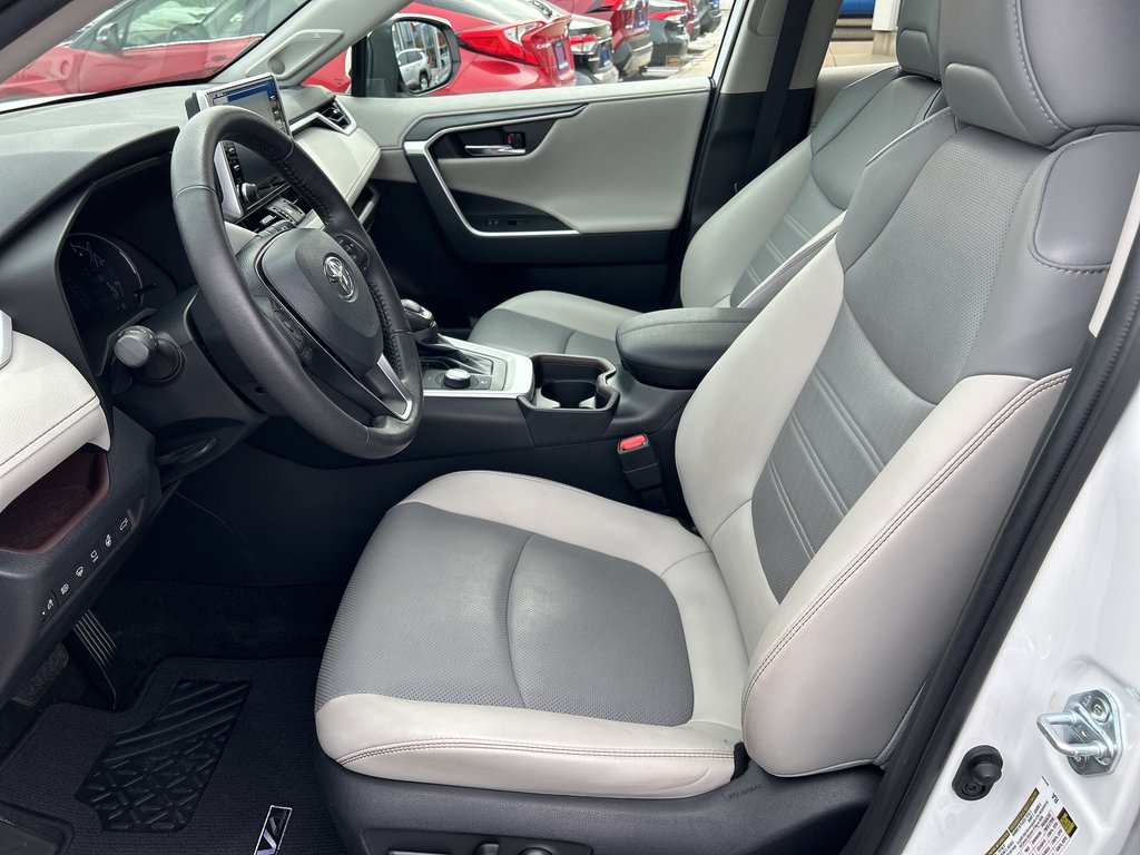 2021 Toyota RAV4 Hybrid LIMITED in Niagara Falls, Ontario - 11 - w1024h768px