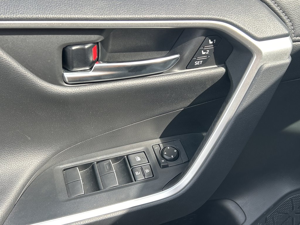 2021 Toyota RAV4 Hybrid Limited in Niagara Falls, Ontario - 12 - w1024h768px