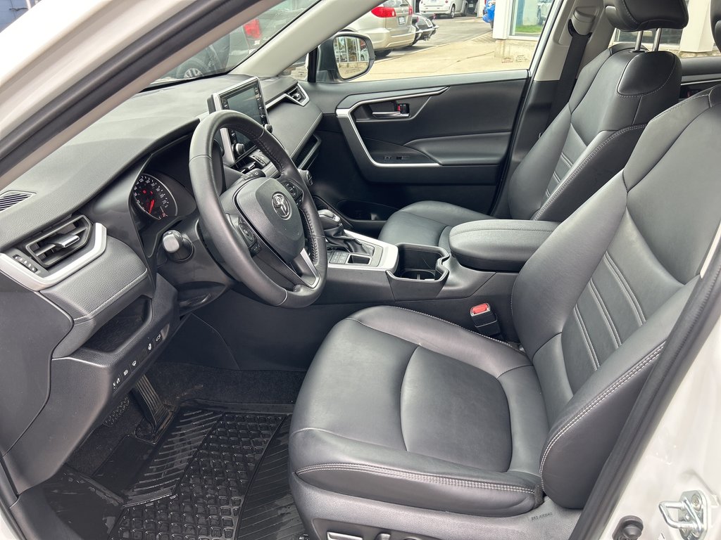 2022  RAV4 XLE in Niagara Falls, Ontario - 11 - w1024h768px