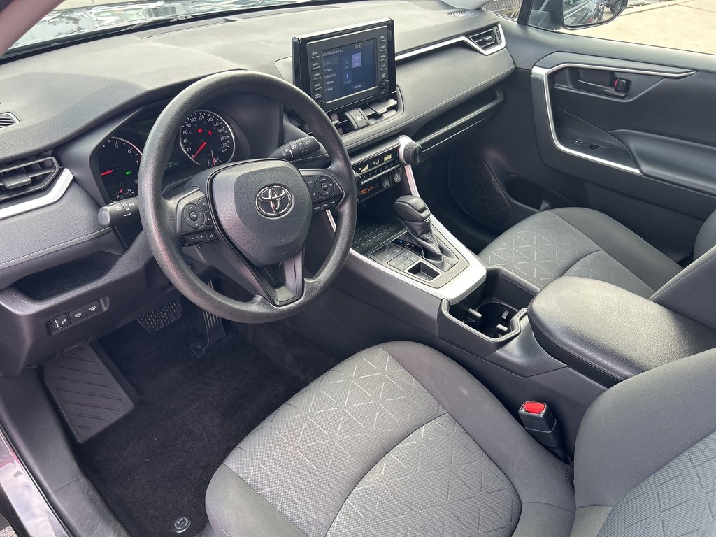 2022 Toyota RAV4 LE in Niagara Falls, Ontario - 10 - w1024h768px