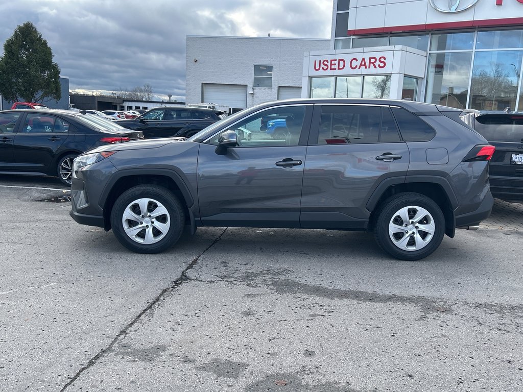 2022 Toyota RAV4 LE in Niagara Falls, Ontario - 2 - w1024h768px