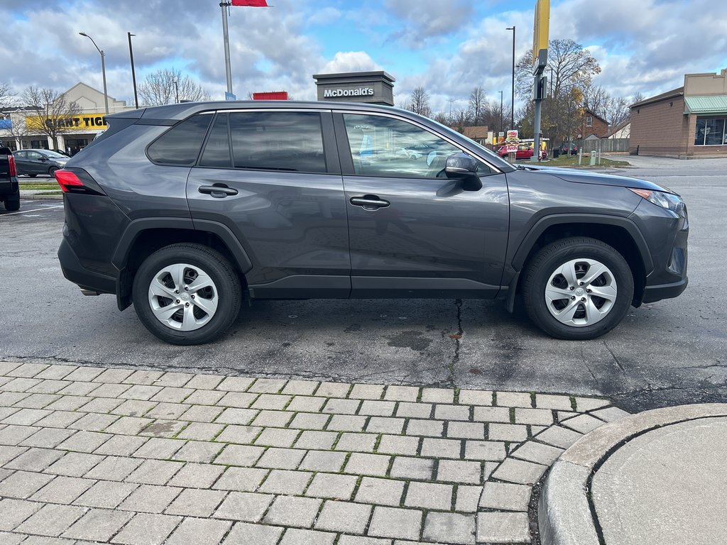 2022 Toyota RAV4 LE in Niagara Falls, Ontario - 6 - w1024h768px