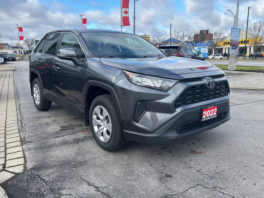 2022 Toyota RAV4 LE in Niagara Falls, Ontario - 7 - w1024h768px