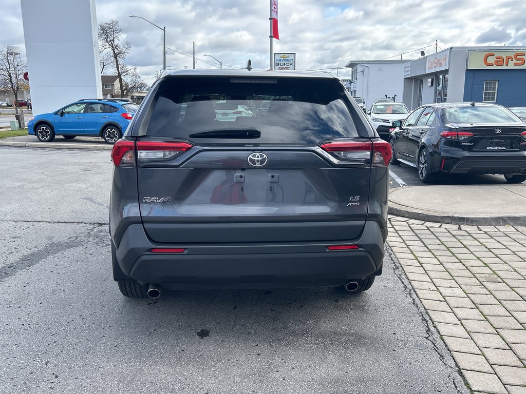 2022 Toyota RAV4 LE in Niagara Falls, Ontario - 4 - w1024h768px