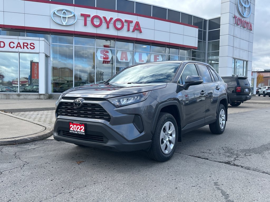 2022 Toyota RAV4 LE in Niagara Falls, Ontario - 1 - w1024h768px