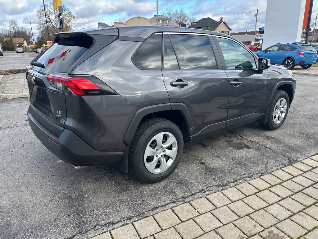 2022 Toyota RAV4 LE in Niagara Falls, Ontario - 5 - w1024h768px