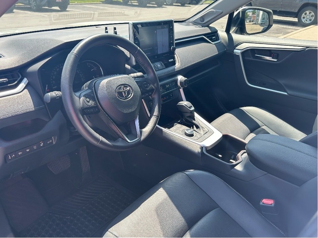 2022 Toyota RAV4 Limited in Niagara Falls, Ontario - 8 - w1024h768px