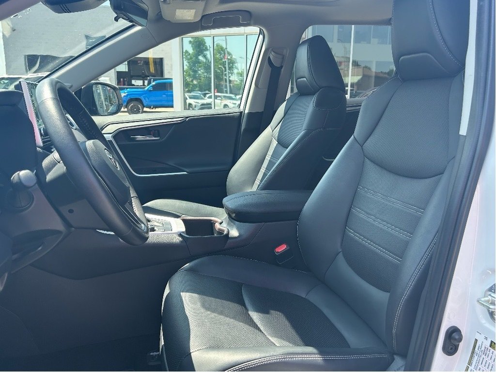 2022 Toyota RAV4 Limited in Niagara Falls, Ontario - 9 - w1024h768px