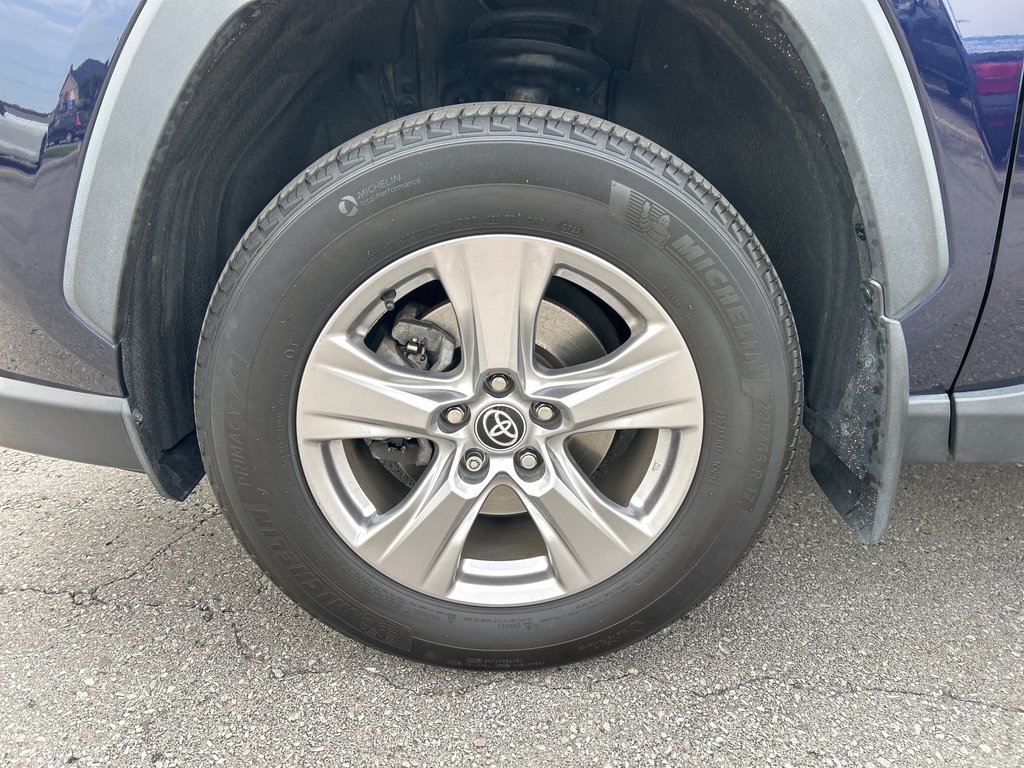 2022 Toyota RAV4 XLE in Niagara Falls, Ontario - 9 - w1024h768px
