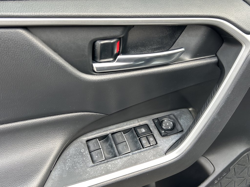 2022 Toyota RAV4 XLE in Niagara Falls, Ontario - 11 - w1024h768px
