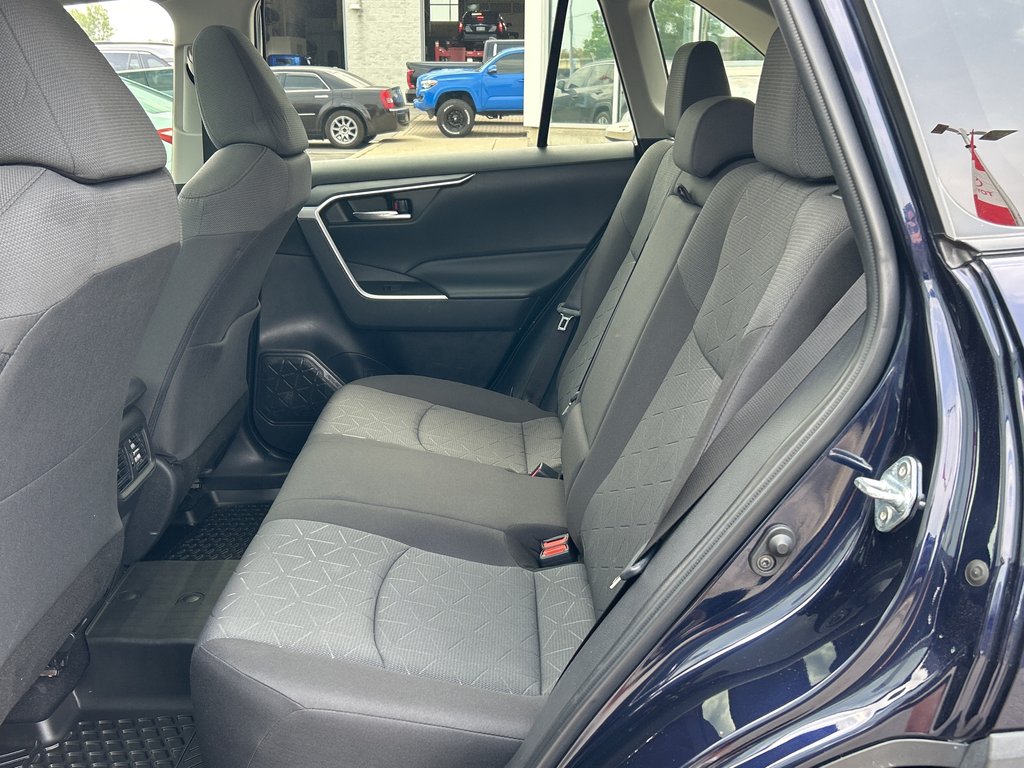 2022 Toyota RAV4 XLE in Niagara Falls, Ontario - 13 - w1024h768px
