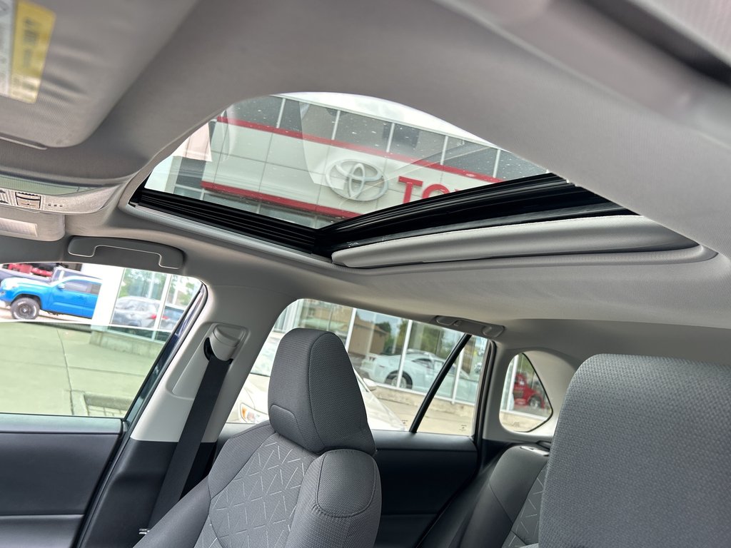 2022 Toyota RAV4 XLE in Niagara Falls, Ontario - 10 - w1024h768px