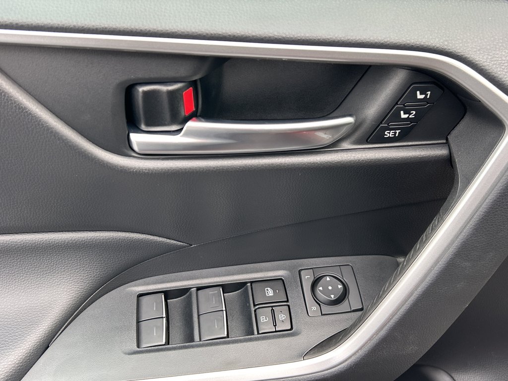 2023 Toyota RAV4 XLE in Niagara Falls, Ontario - 10 - w1024h768px