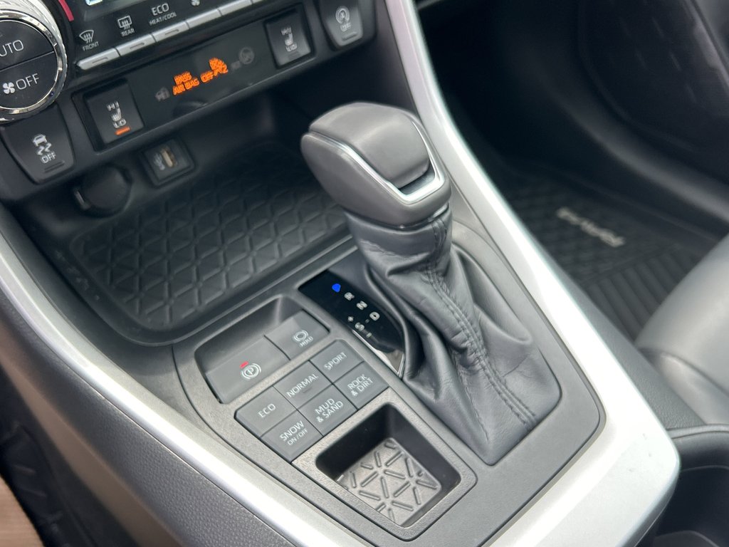 2023 Toyota RAV4 XLE in Niagara Falls, Ontario - 15 - w1024h768px
