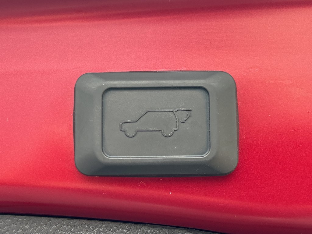 2023 Toyota RAV4 XLE in Niagara Falls, Ontario - 6 - w1024h768px