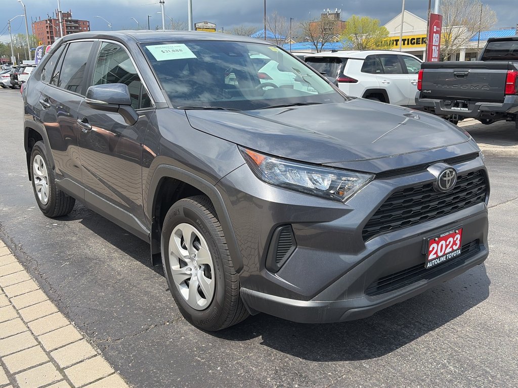 2023 Toyota RAV4 LE in Niagara Falls, Ontario - 7 - w1024h768px