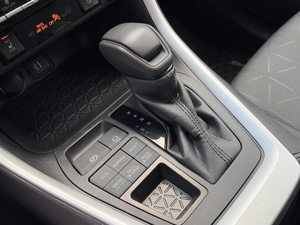 2023 Toyota RAV4 LE in Niagara Falls, Ontario - 15 - w1024h768px
