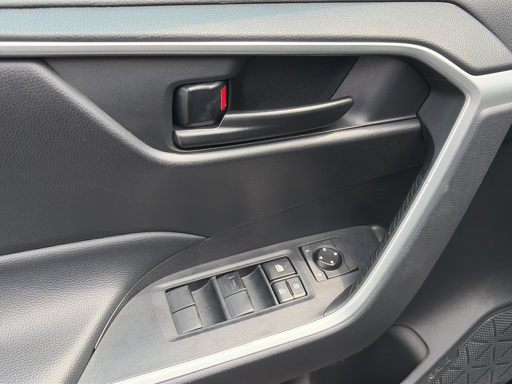 2023 Toyota RAV4 LE in Niagara Falls, Ontario - 10 - w1024h768px