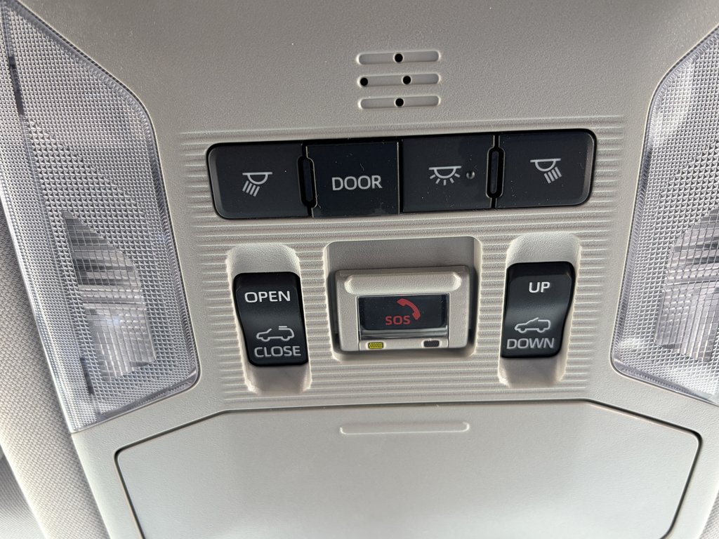 2023 Toyota RAV4 Hybrid XLE in Niagara Falls, Ontario - 15 - w1024h768px